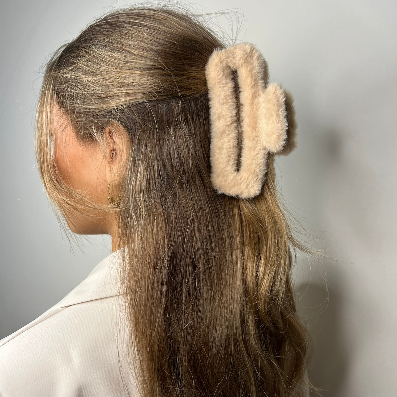 Fluffy klem bruin H010