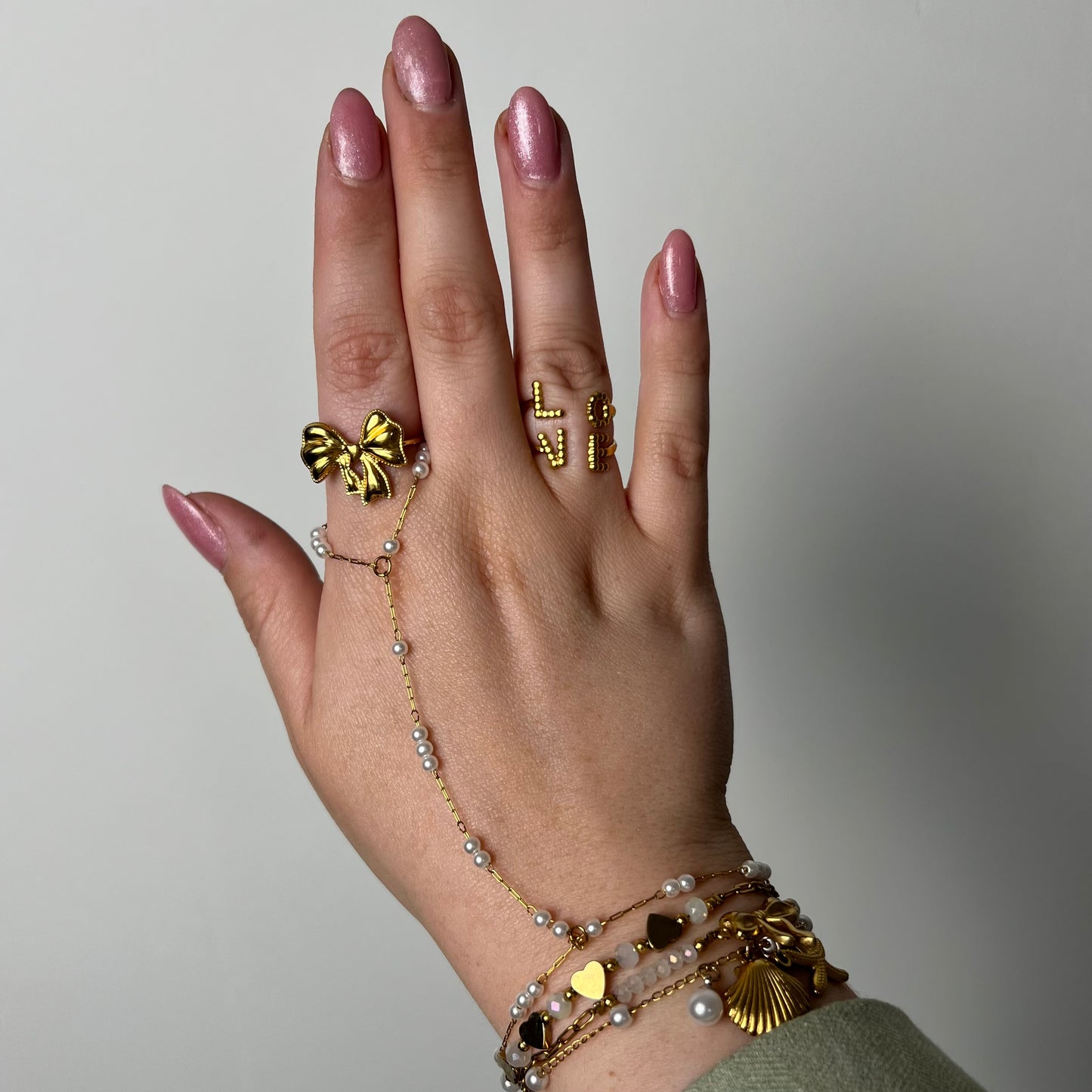 Hand chain pearl A018