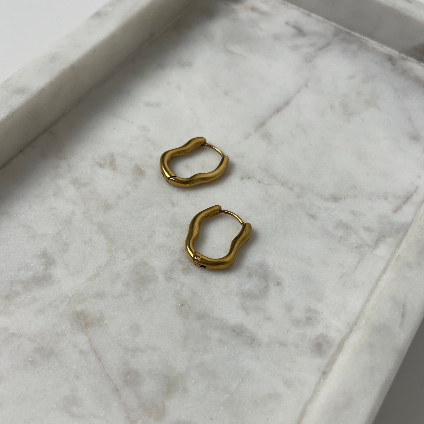 Golden twist Oorbellen O011