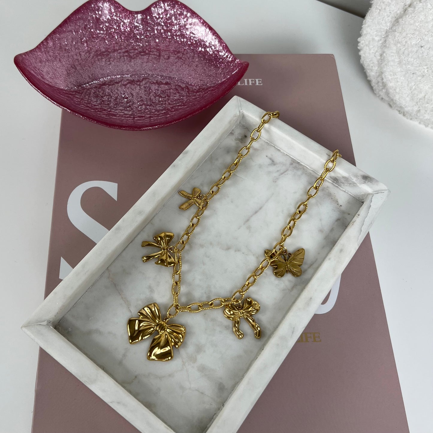 Bowy Necklace K029
