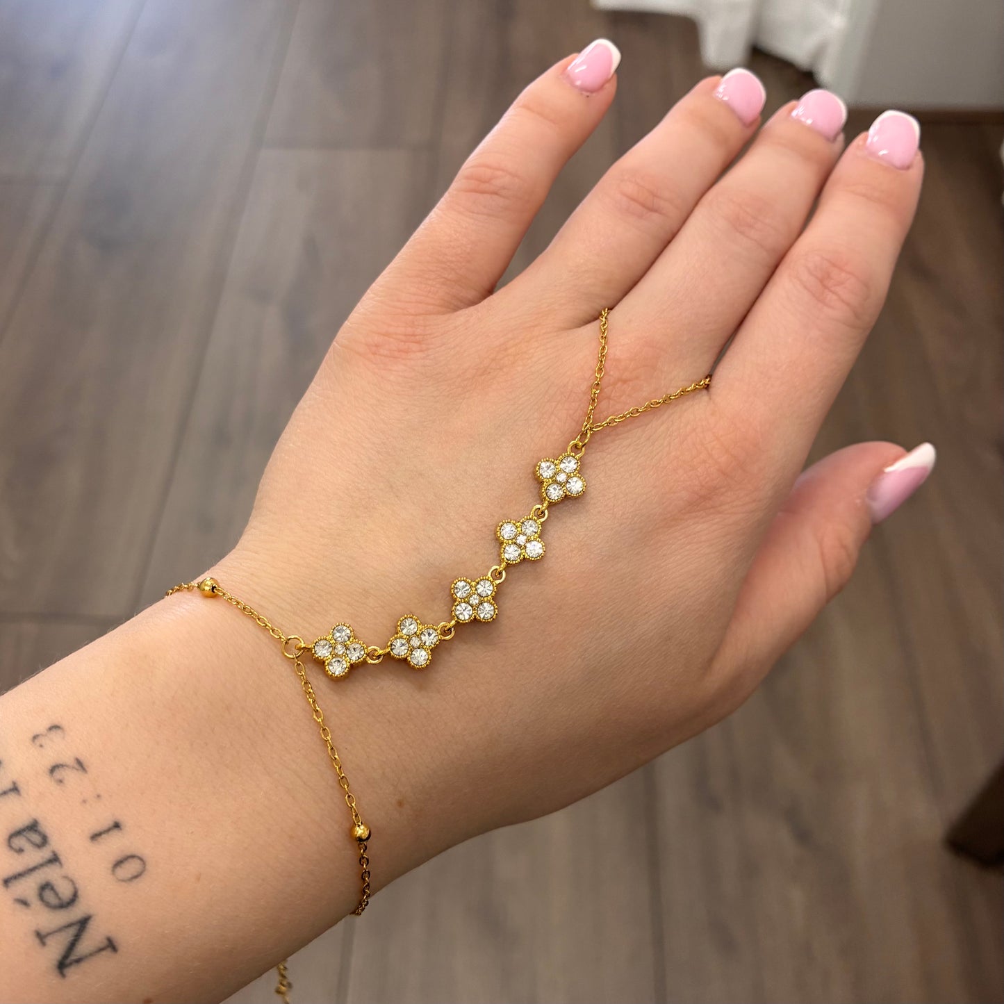 Lucky Spark Hand Chain Crystal S054