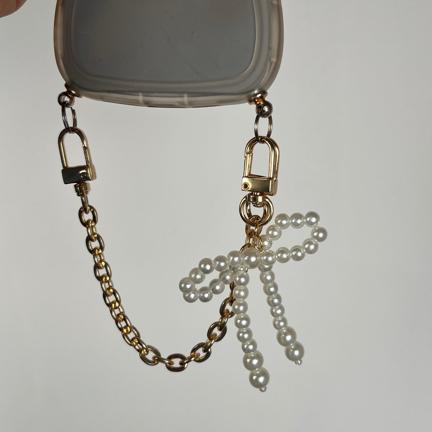 Mini Pearl bow charm H024