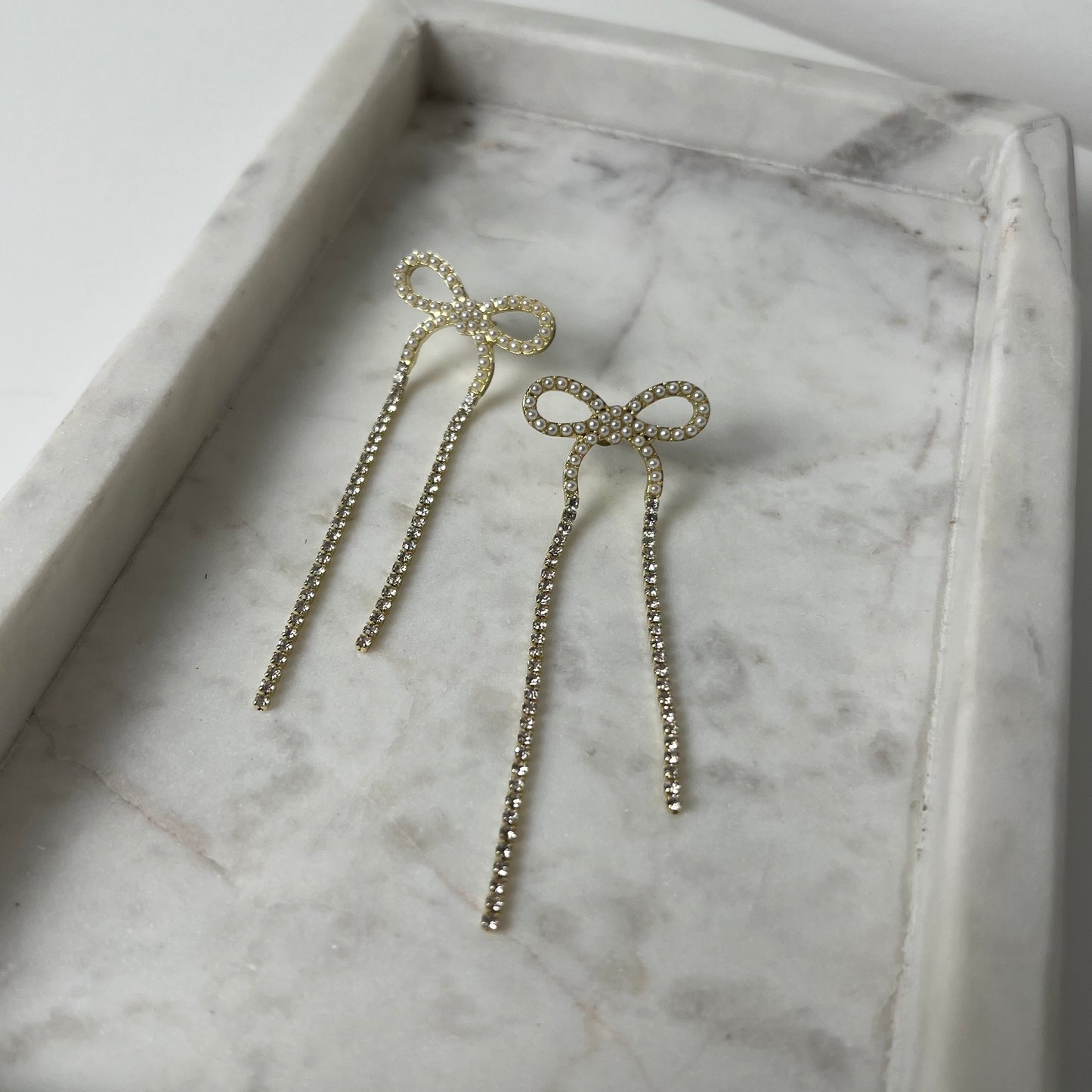 Belle Lumière Bow Pearl Oorbellen o012