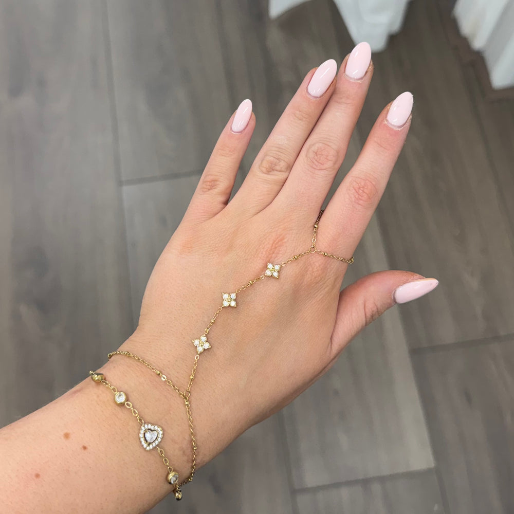 Mini clover hand chain A039