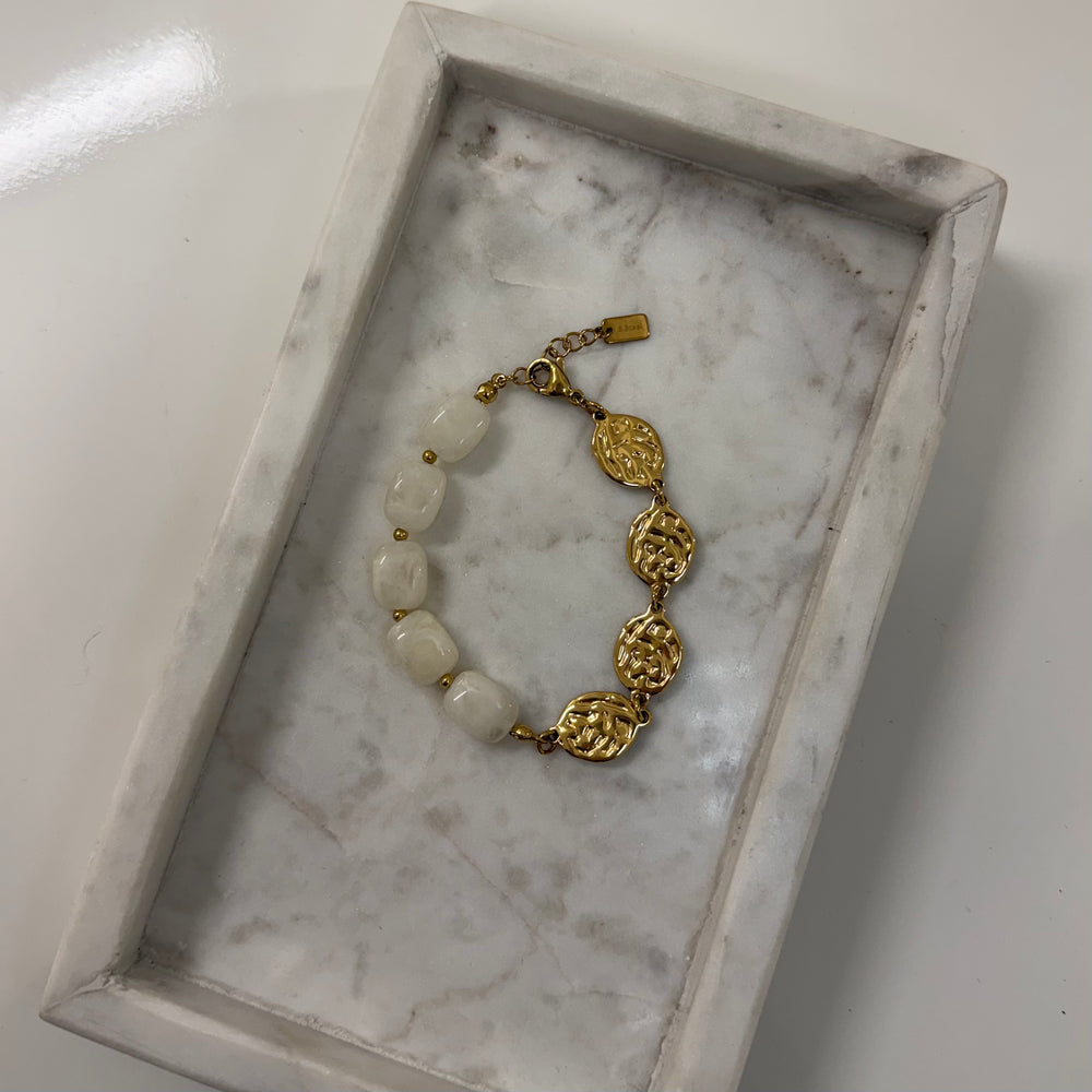 Pearly coin armband A024