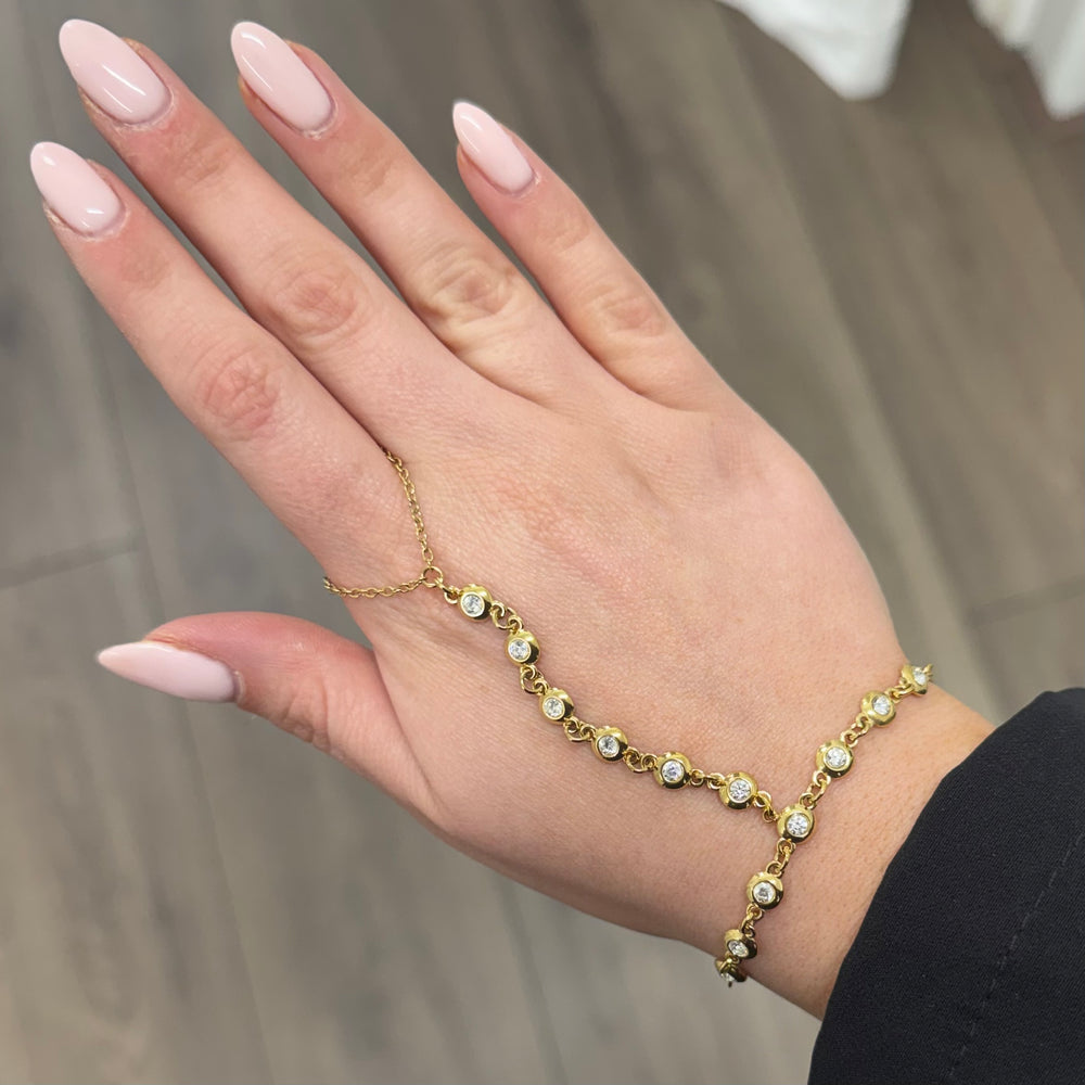 Bold diamond handchain S047