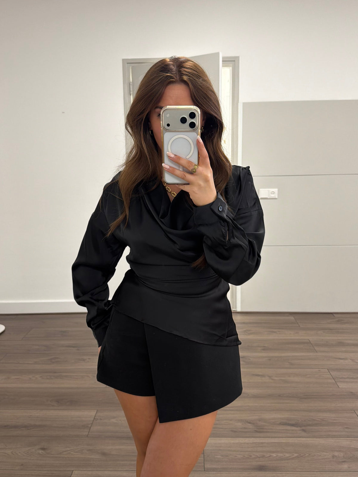 Perfect satin top black