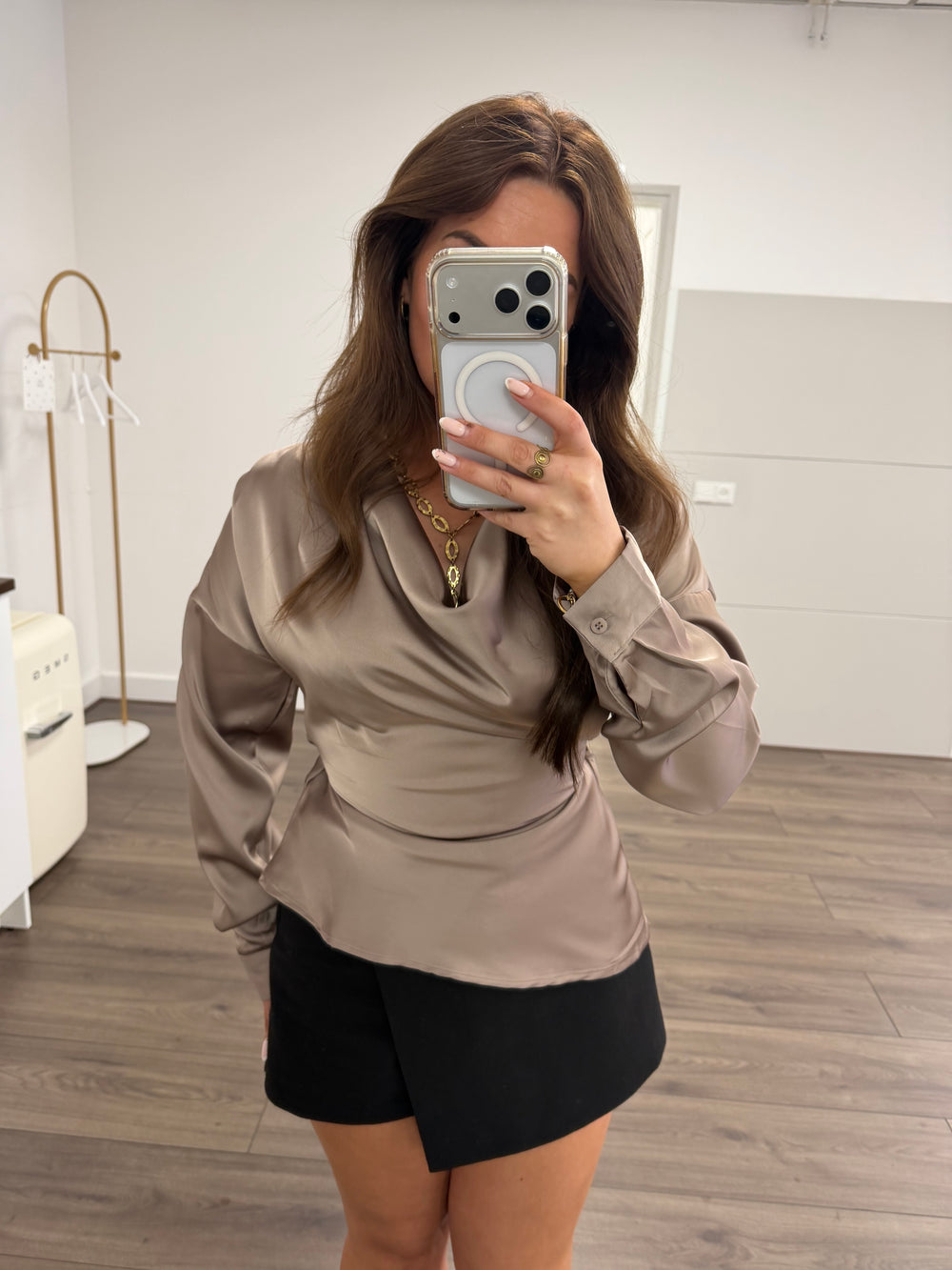 Perfect satin top taupe