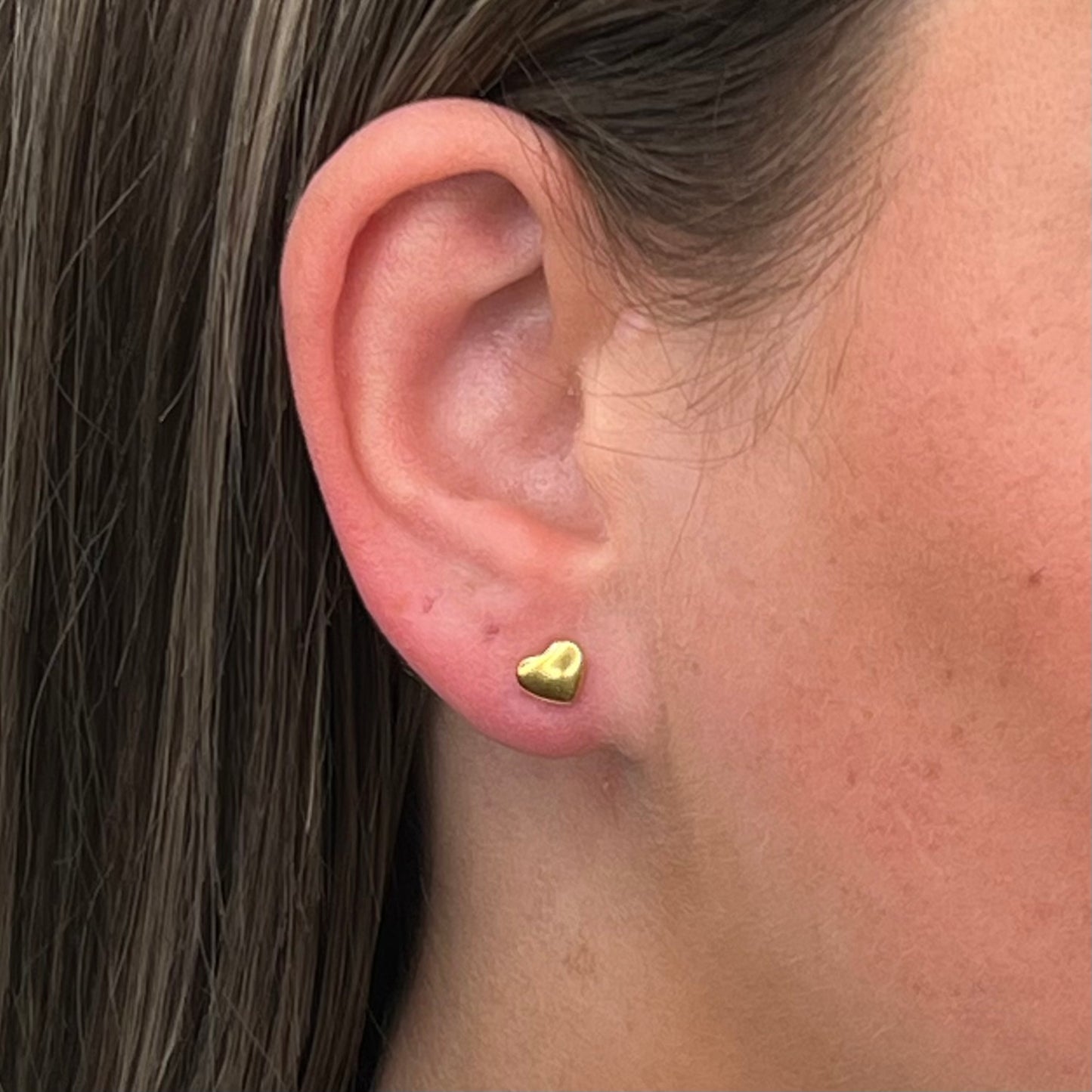 Heart stud O001