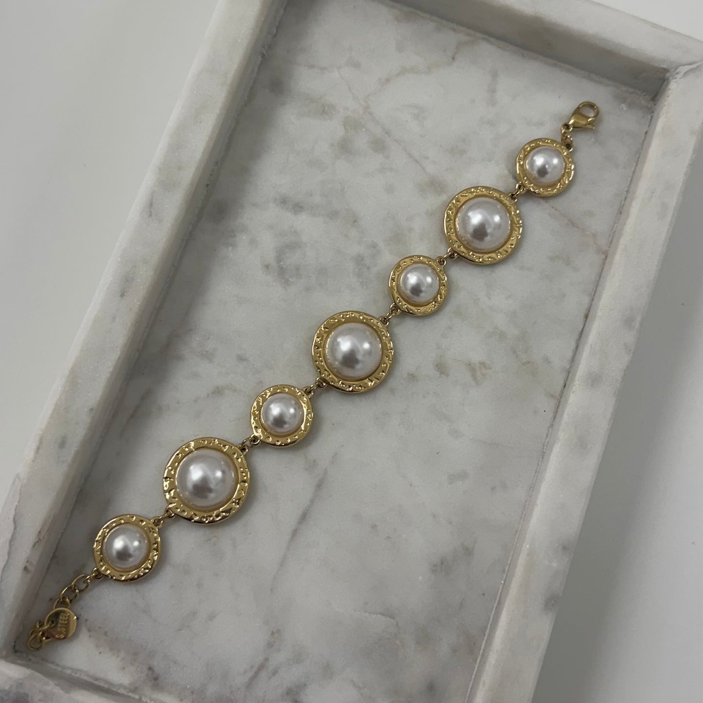 White coin Armband A030