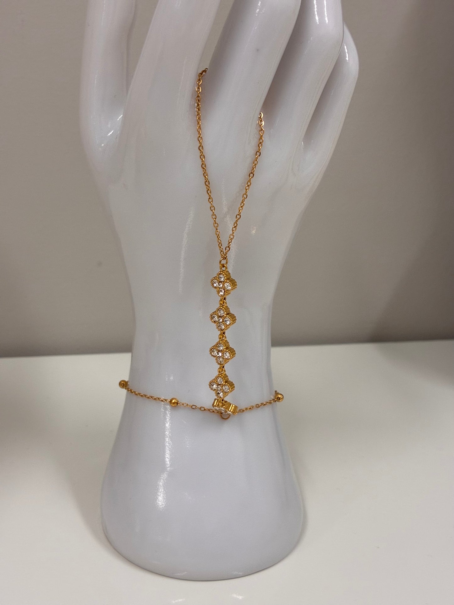 Lucky Spark Hand Chain Crystal S054