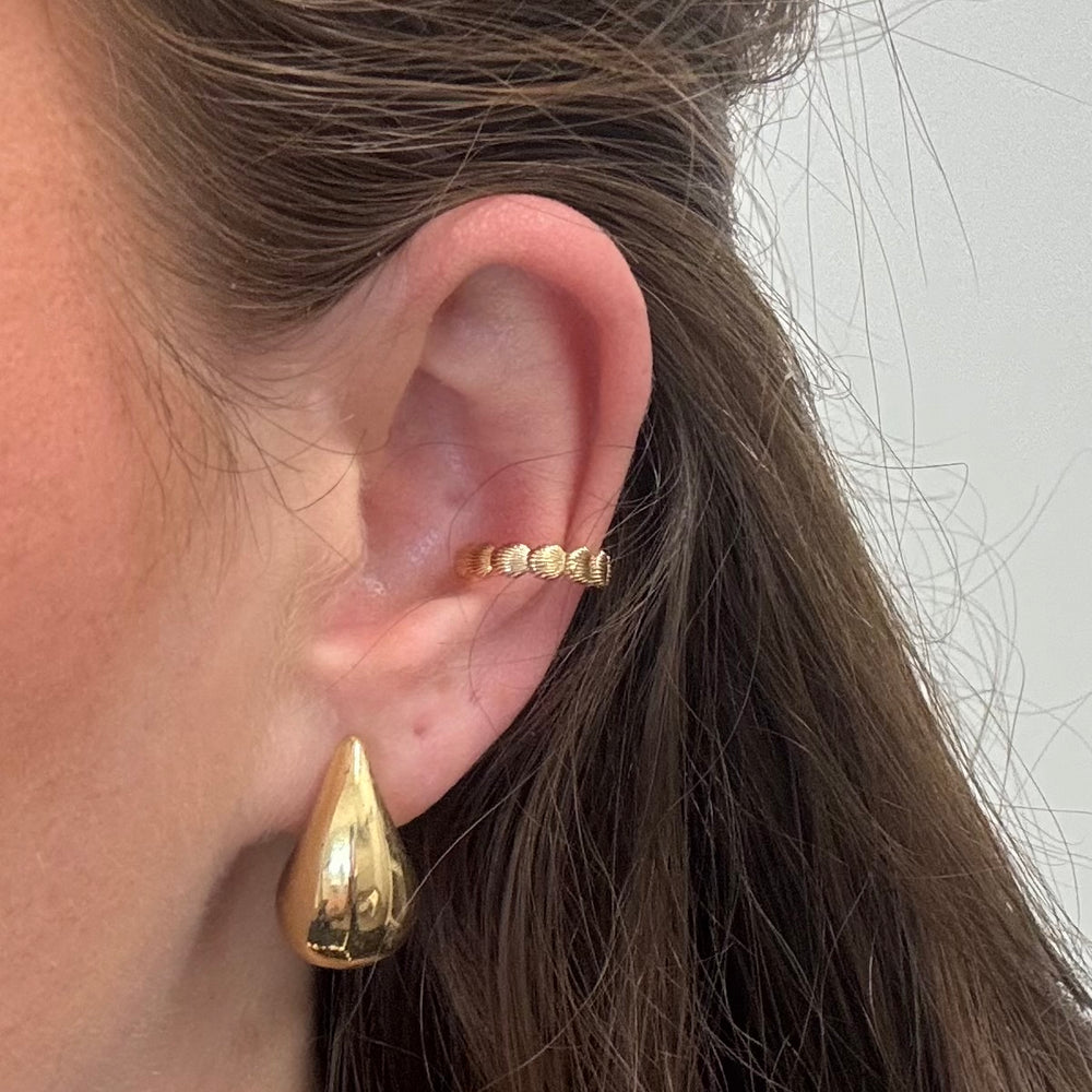 Shell ear cuff A048