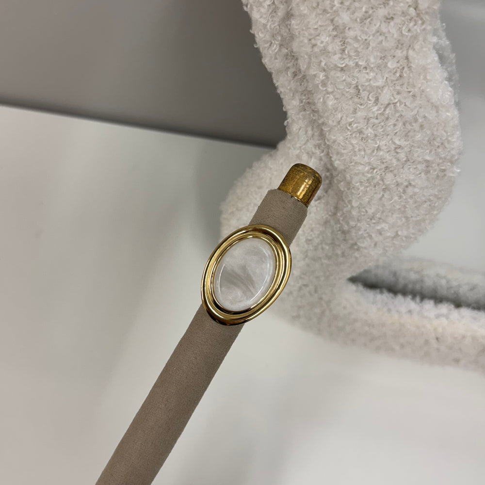 Big circle white Ring R004