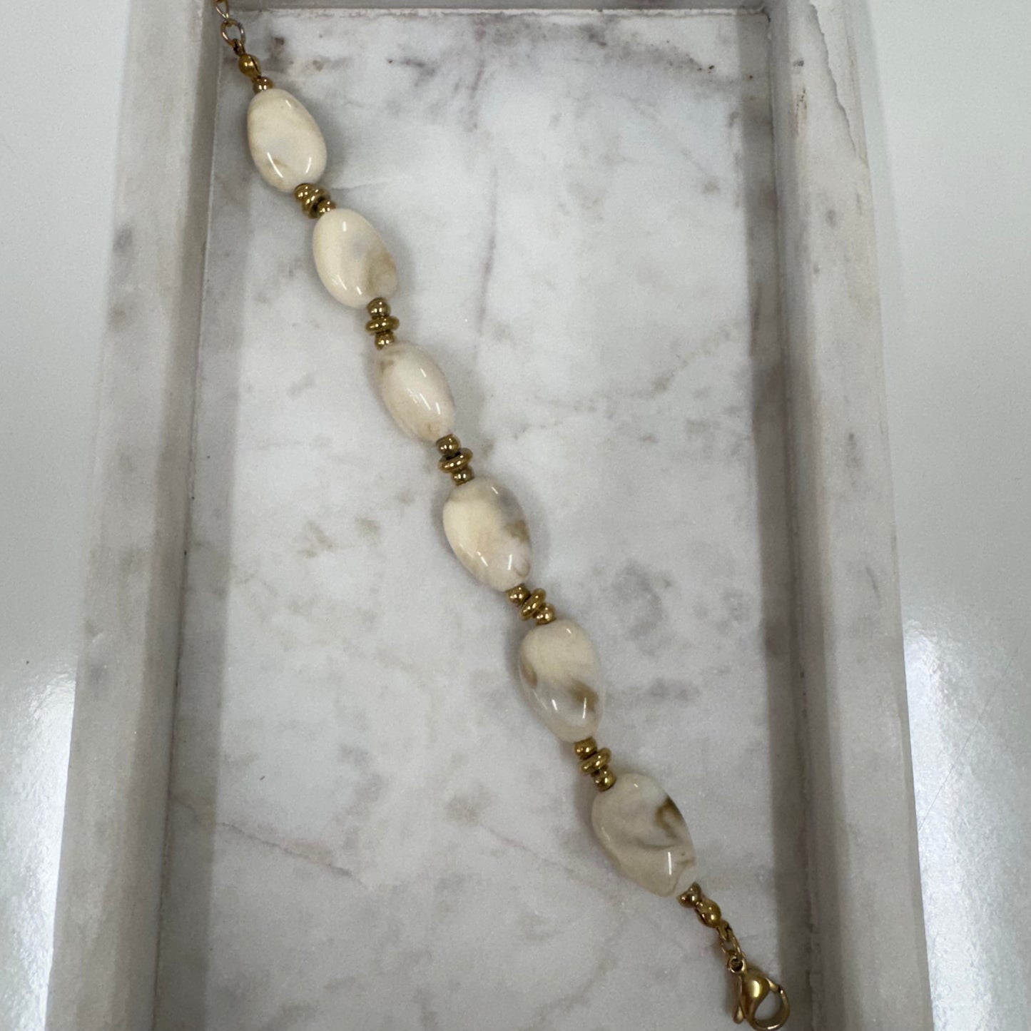 White Glow Armband S060