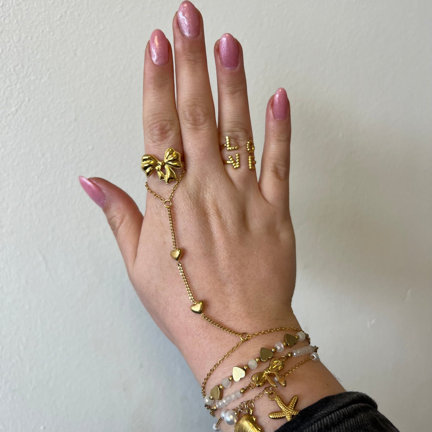 Hand chain hearts A019