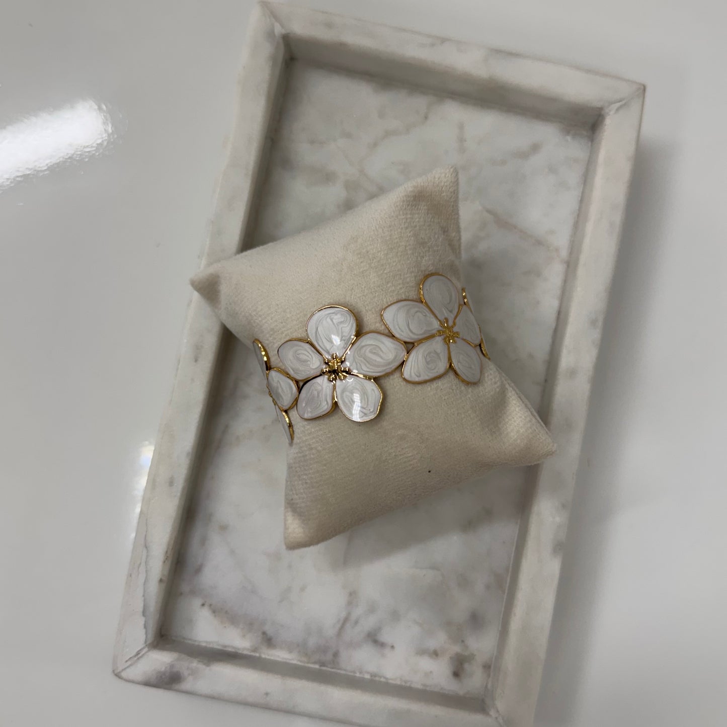 White bloom bangle h049