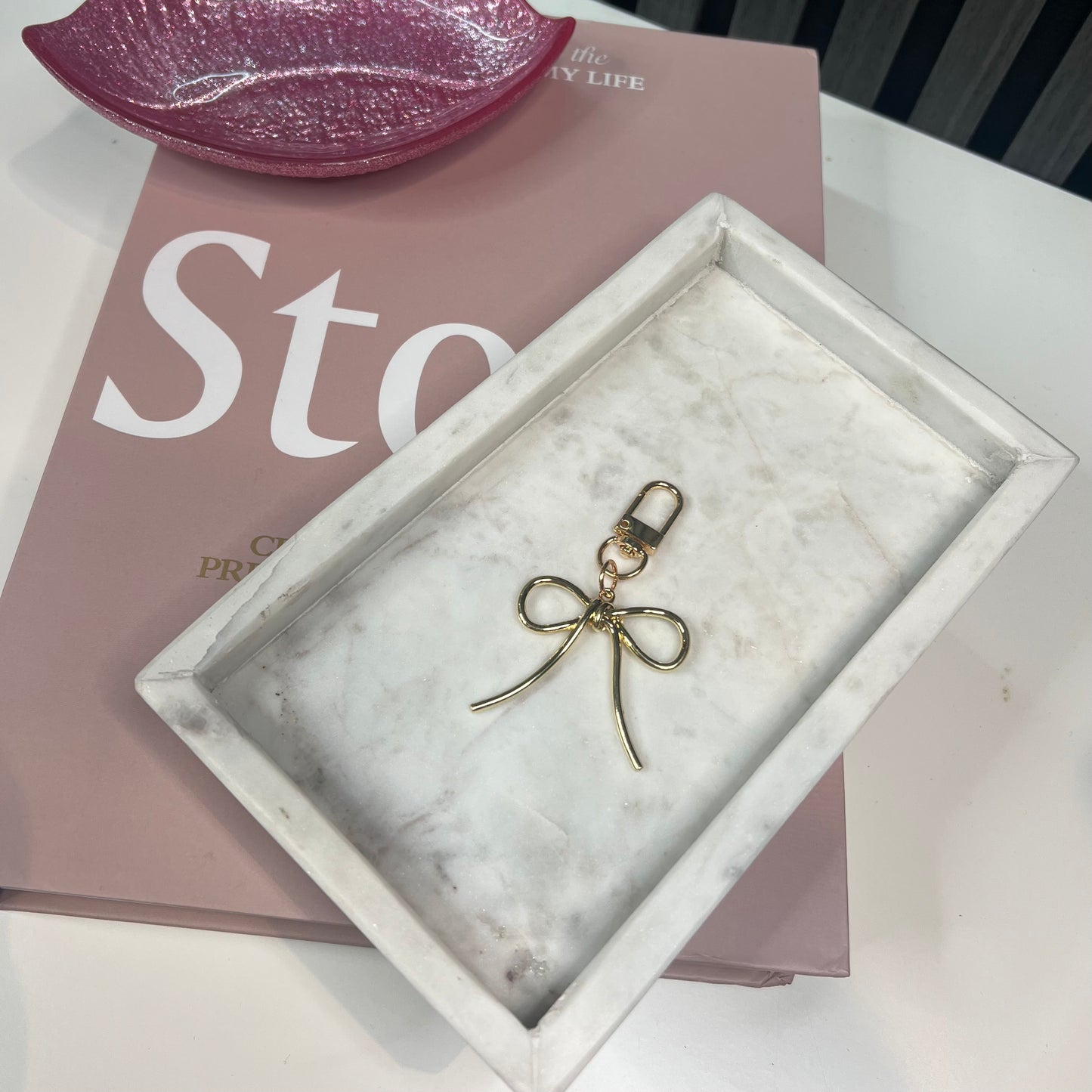 Gold bow charm H003