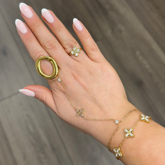 Diamond clover hand chain A016